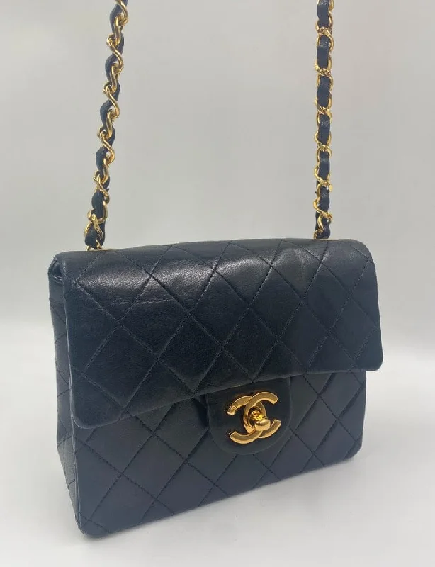 Chanel Lightweight Handbag for Daily ErrandsChanel Classic Flap Small Square Bag