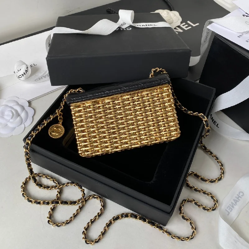 Chanel Chain Strap Handbag for Everyday UseChanel - Luxury Bag - CHL - 384