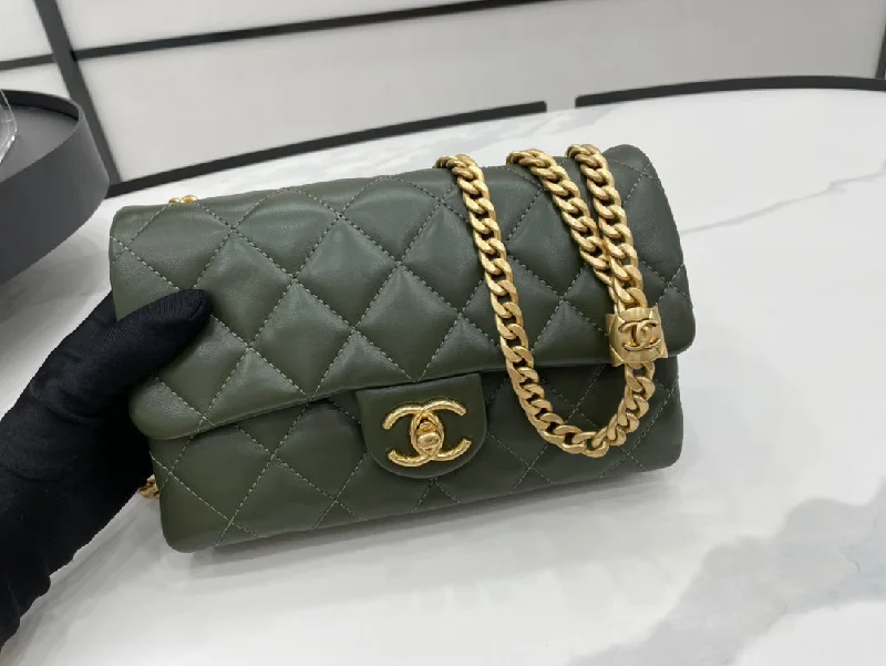 Chanel Chain Strap Handbag for Everyday UseChanel - Luxury Bag - CHL - 626