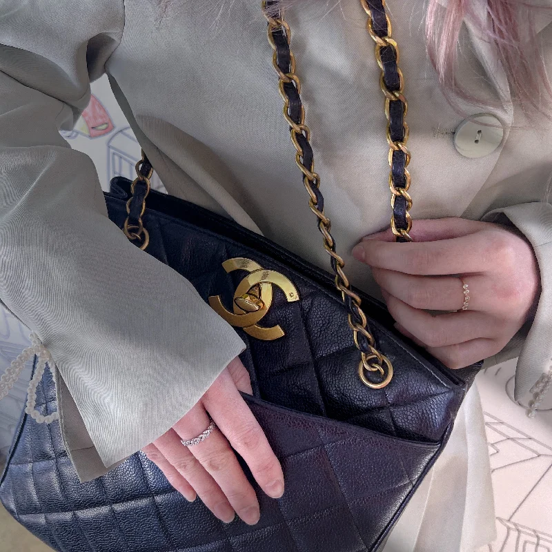 Chanel Designer Handbag with Unique DesignCHANEL CC Black Caviar Quilted Gold Hardware Chain Carryall Shopper Tote Bag