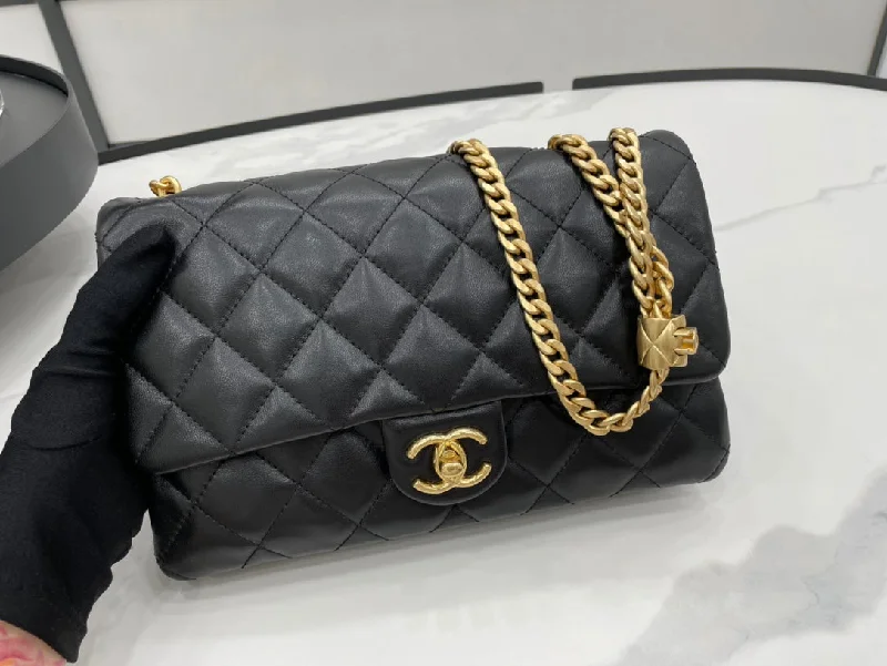 Chanel Quilted Leather Shoulder Bag for FashionistasChanel - Luxury Bag - CHL - 630