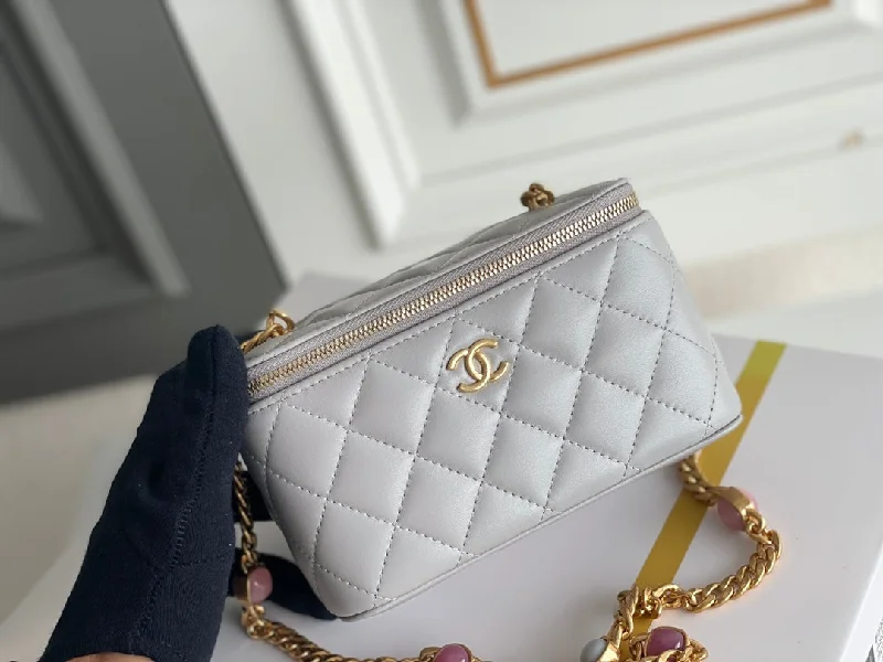 Chanel Quilted Leather Shoulder Bag for FashionistasChanel - Luxury Bag - CHL - 600