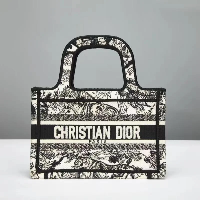 Stylish Christian Dior shoulder bags with a tassel - adorned zipperEN - New Arrival Bags Christian Dior 272