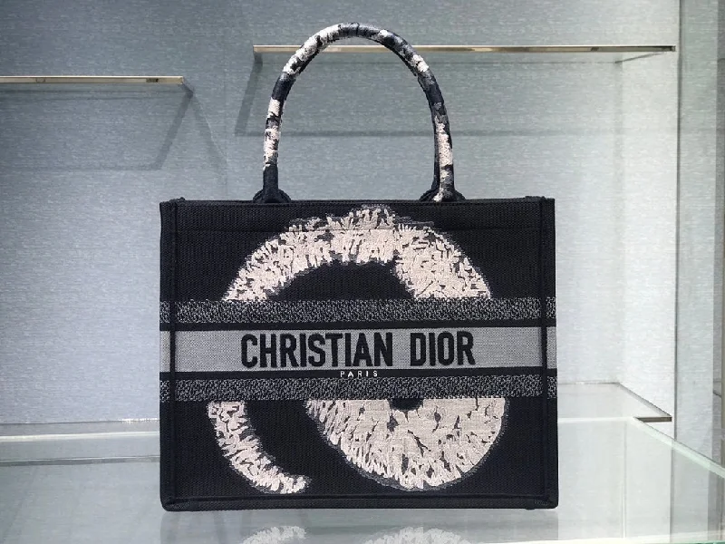 Contemporary Christian Dior handbags with a unique shapeEN - New Lux Bags Christian Dior 334