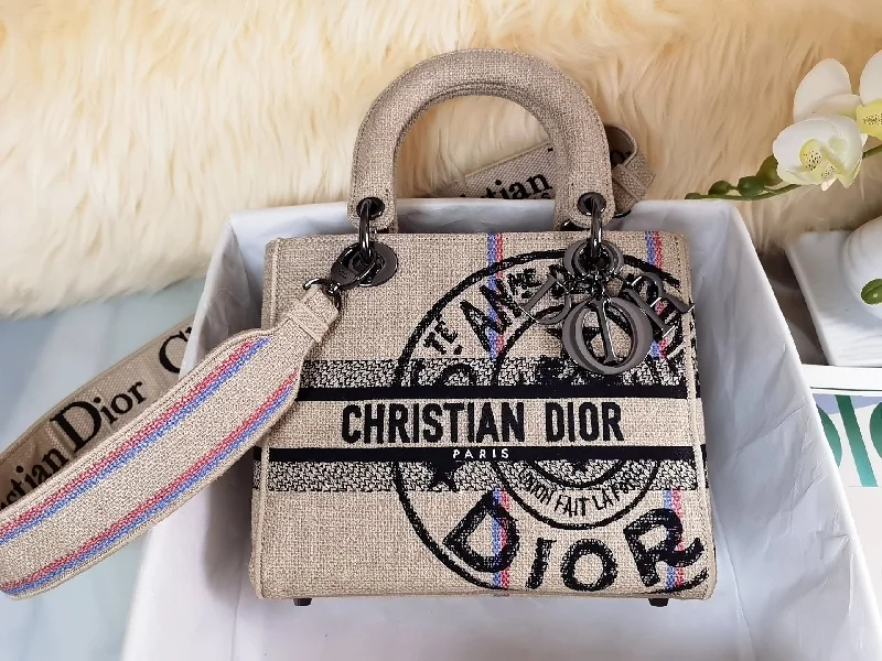 Christian Dior Saddle bags with a studded trim for a bold lookEN - New Lux Bags Christian Dior 339