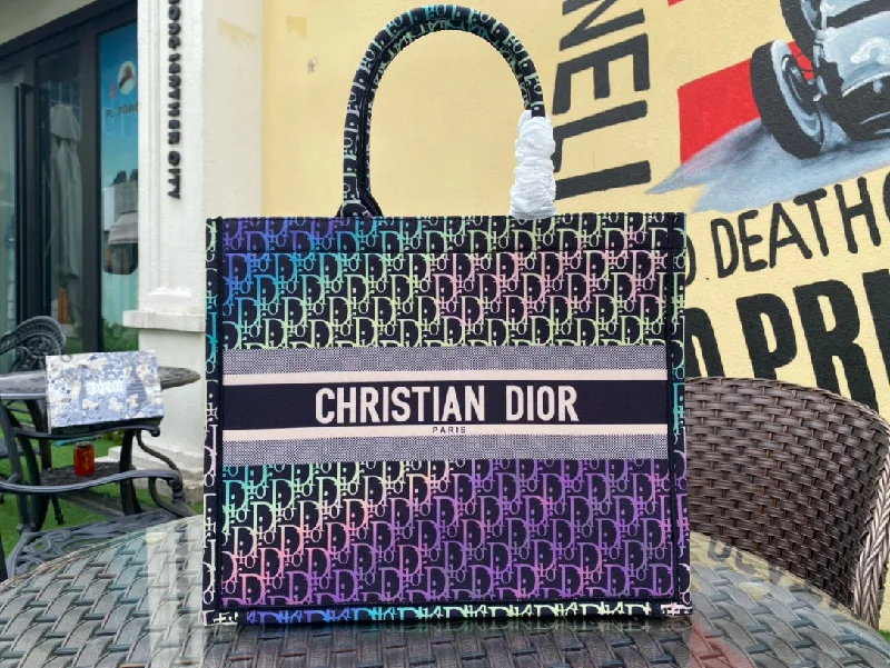 Christian Dior Saddle bags with a studded trim for a bold lookNew Lux Bags Christian Dior 379